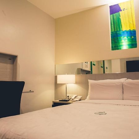 Go Hotels Ortigas Center Pasig City Zewnętrze zdjęcie