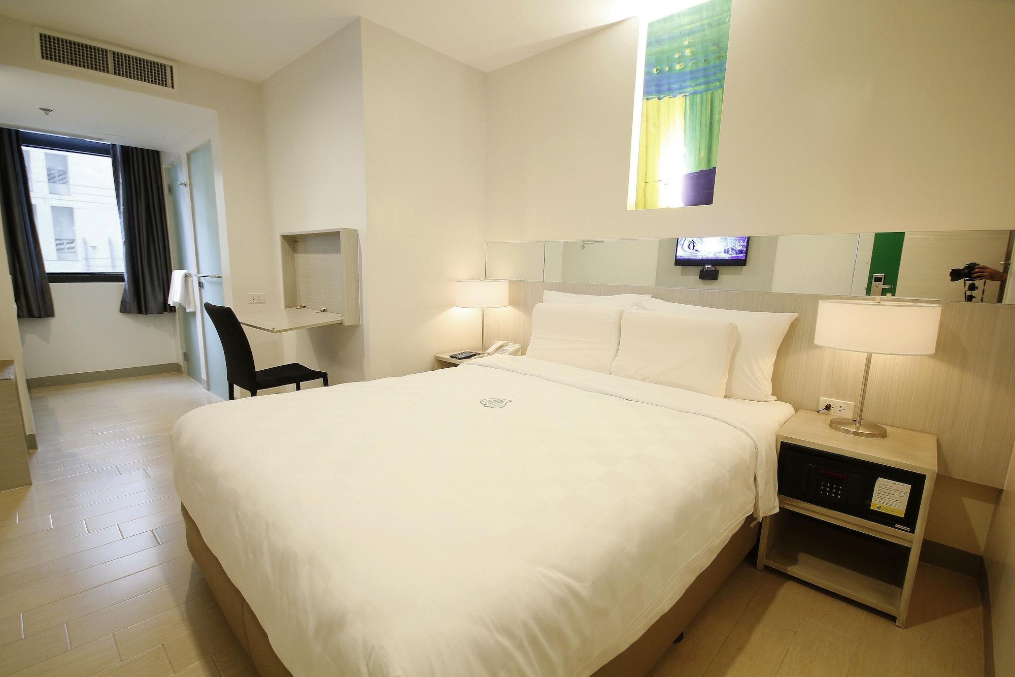 Go Hotels Ortigas Center Pasig City Zewnętrze zdjęcie