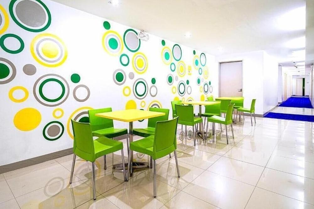 Go Hotels Ortigas Center Pasig City Zewnętrze zdjęcie