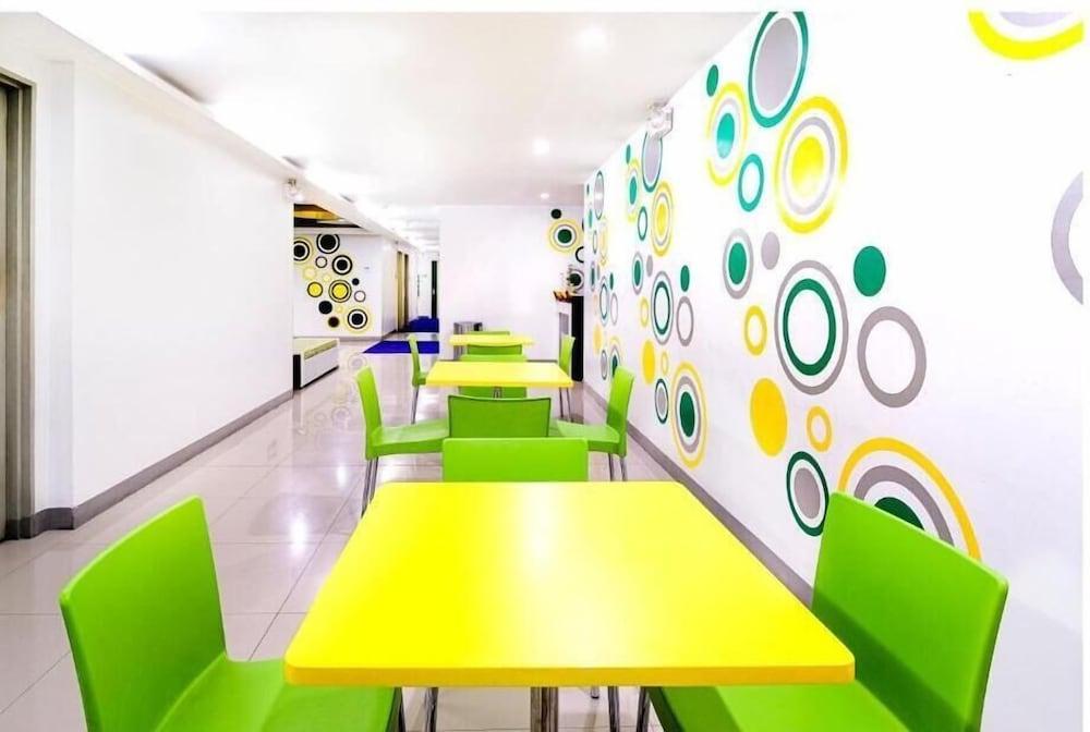 Go Hotels Ortigas Center Pasig City Zewnętrze zdjęcie