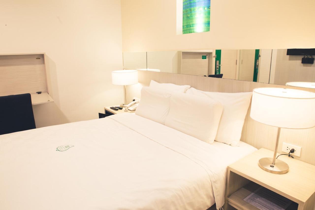 Go Hotels Ortigas Center Pasig City Zewnętrze zdjęcie