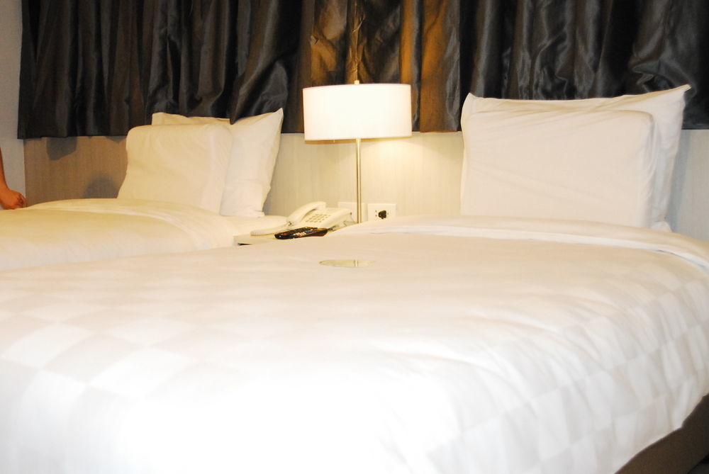 Go Hotels Ortigas Center Pasig City Zewnętrze zdjęcie