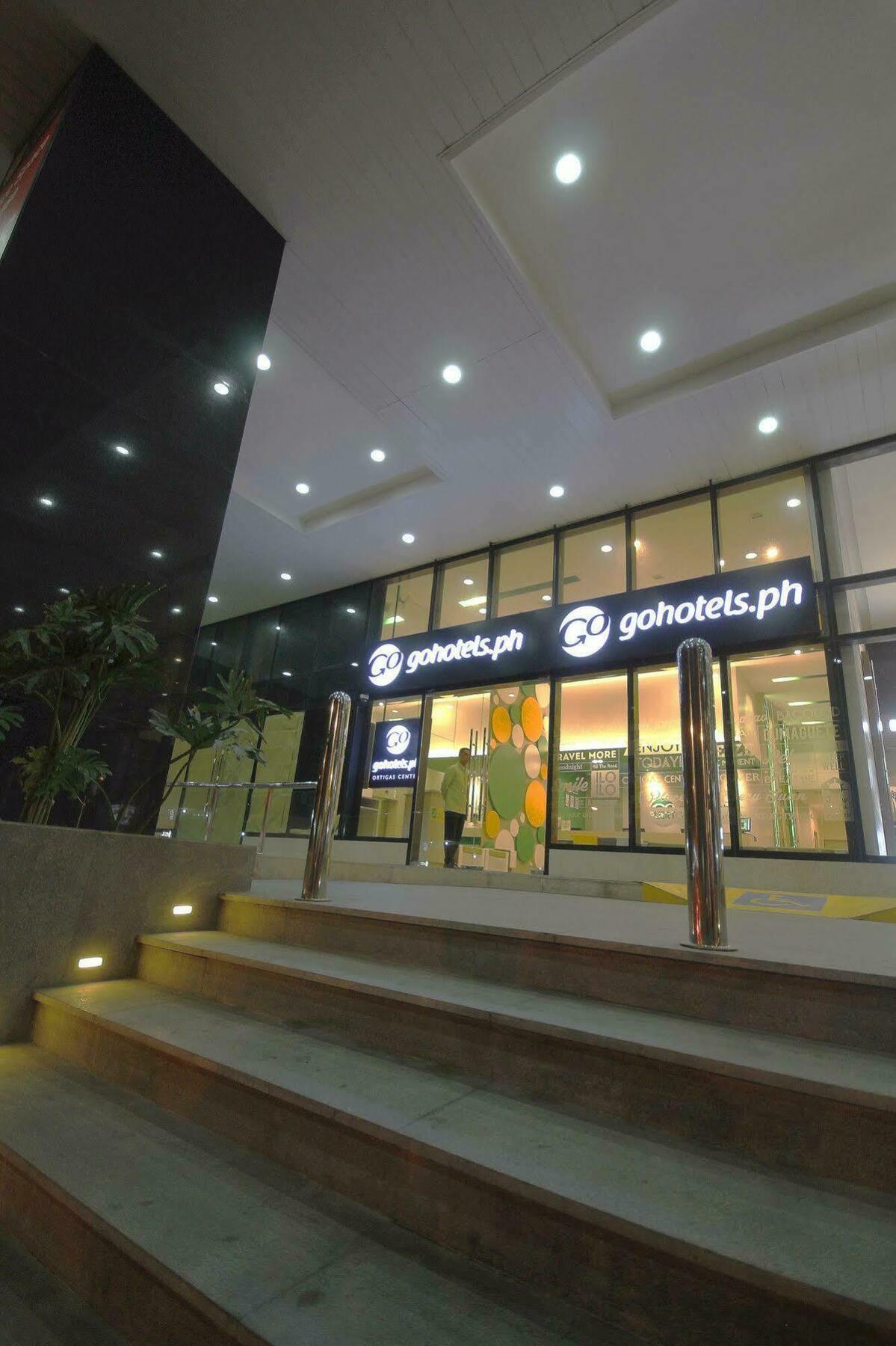 Go Hotels Ortigas Center Pasig City Zewnętrze zdjęcie