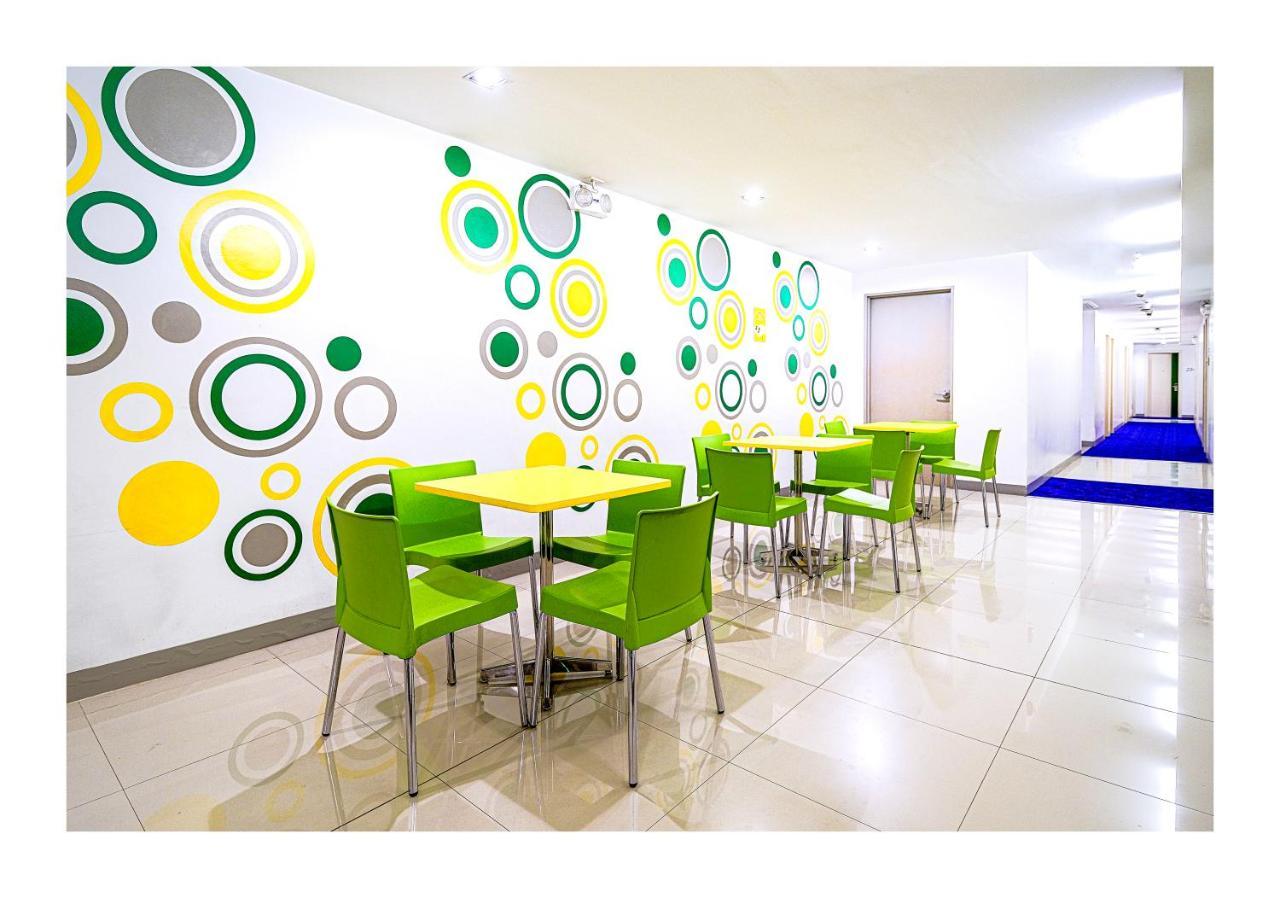 Go Hotels Ortigas Center Pasig City Zewnętrze zdjęcie