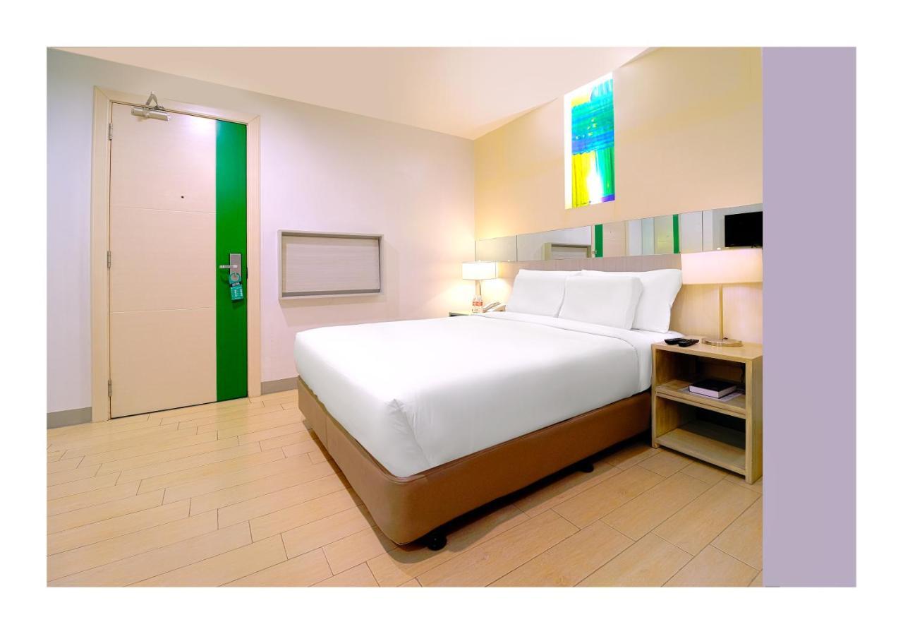 Go Hotels Ortigas Center Pasig City Zewnętrze zdjęcie